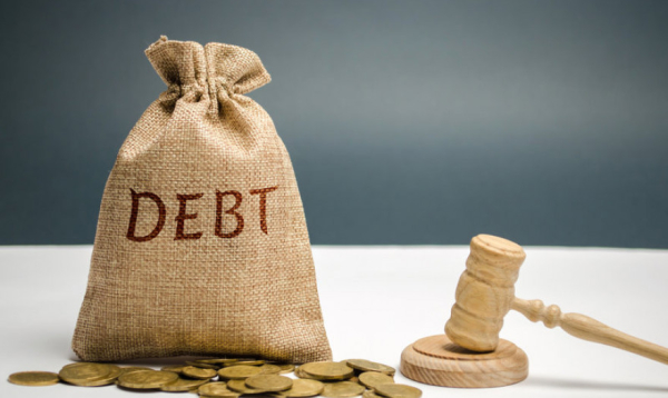 Χρέη: Ποιοι κινδυνεύουν με κατάσχεση των τραπεζικών λογαριασμών και των περιουσιακών τους στοιχείων